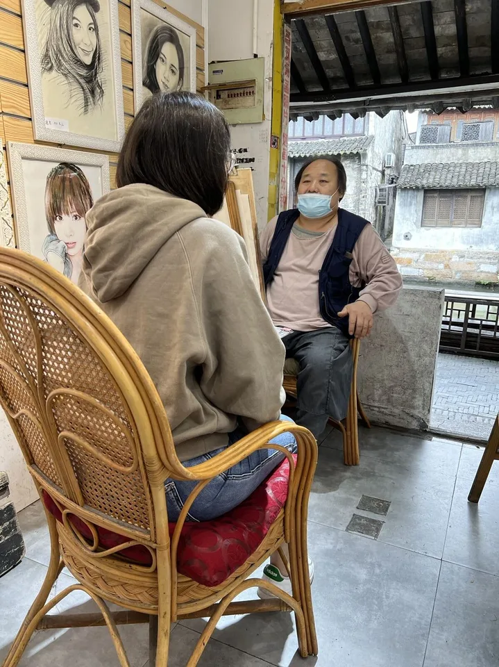 大叔的遭遇让人心酸，绘制的画像栩栩如生。